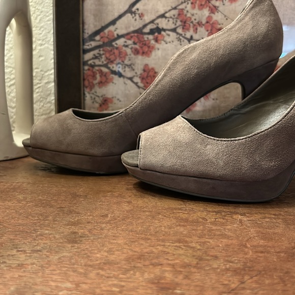 Kelsi Dagger Anthropologie suede Peeptoe platform heels, size 8 - Picture 11 of 11